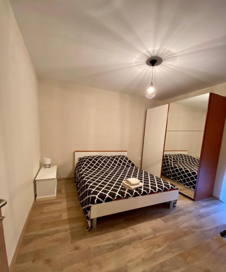 Apartment With Balcony And Free Parking Задар Екстериор снимка