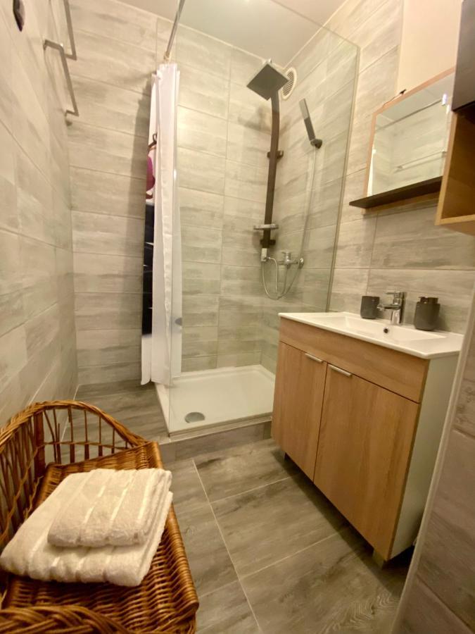 Apartment With Balcony And Free Parking Задар Екстериор снимка